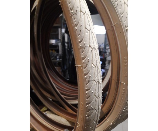 Copertone 700x38 crema per bici MBM